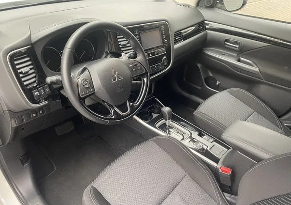 Mitsubishi Outlander cena 116500 przebieg: 20000, rok produkcji 2019 z Warszawa małe 562